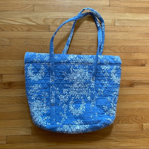 Isabella’s Journey quilted travel bag - Picture 9 of 11